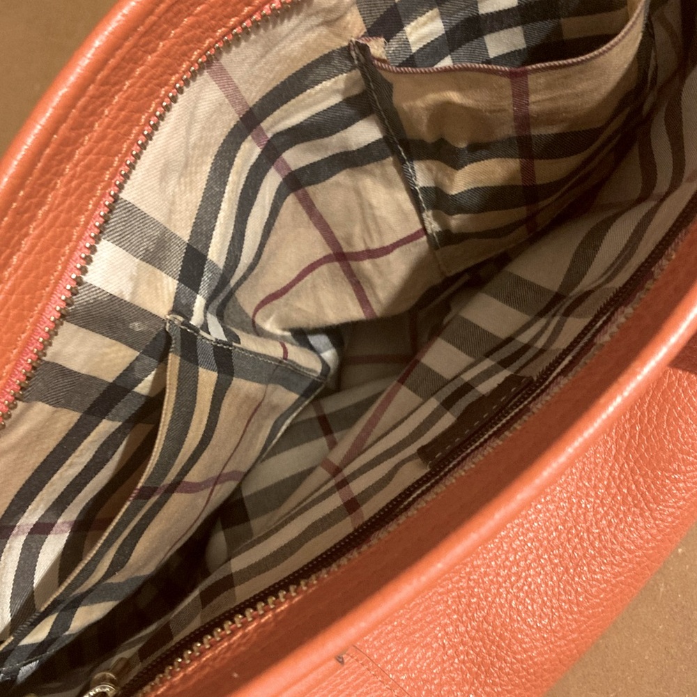 Beautiful Burberry handbag in orange pebbled leather
